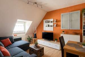 7534 - Gemütliche Dachgeschosswohnung mit EBK und Garten-/Hofmitbenutzung in ruhiger Lage!