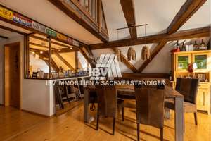 Wohnen im historischen Altbau: Dachgeschoss-Galerie-Wohnung
