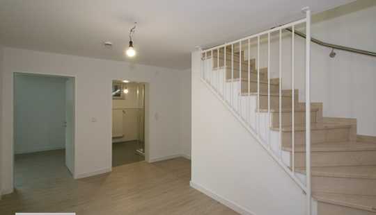 Bild von Wohnhaus mit Nebengebäude