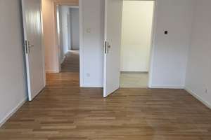 ruhige 3 Zimmer 2 Balkone, hell und ruhig in Berg am Laim – Halserspitzstraße 7, 81673 Josephsburg, München – Vorschaubild 2