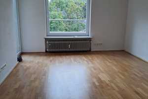 3-Zimmer-Dachgeschosswohnung mit geh. Innenausstattung mit Balkon
