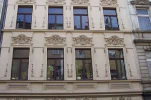 WUNDERSCHÖNE ALTBAU, helle 2 Zimmer Altbauwohnung mit Gartenbenutzung- – Johann Mayer Str. 14, 51105 Kalk (Ortsteil), Köln – Vorschaubild 1