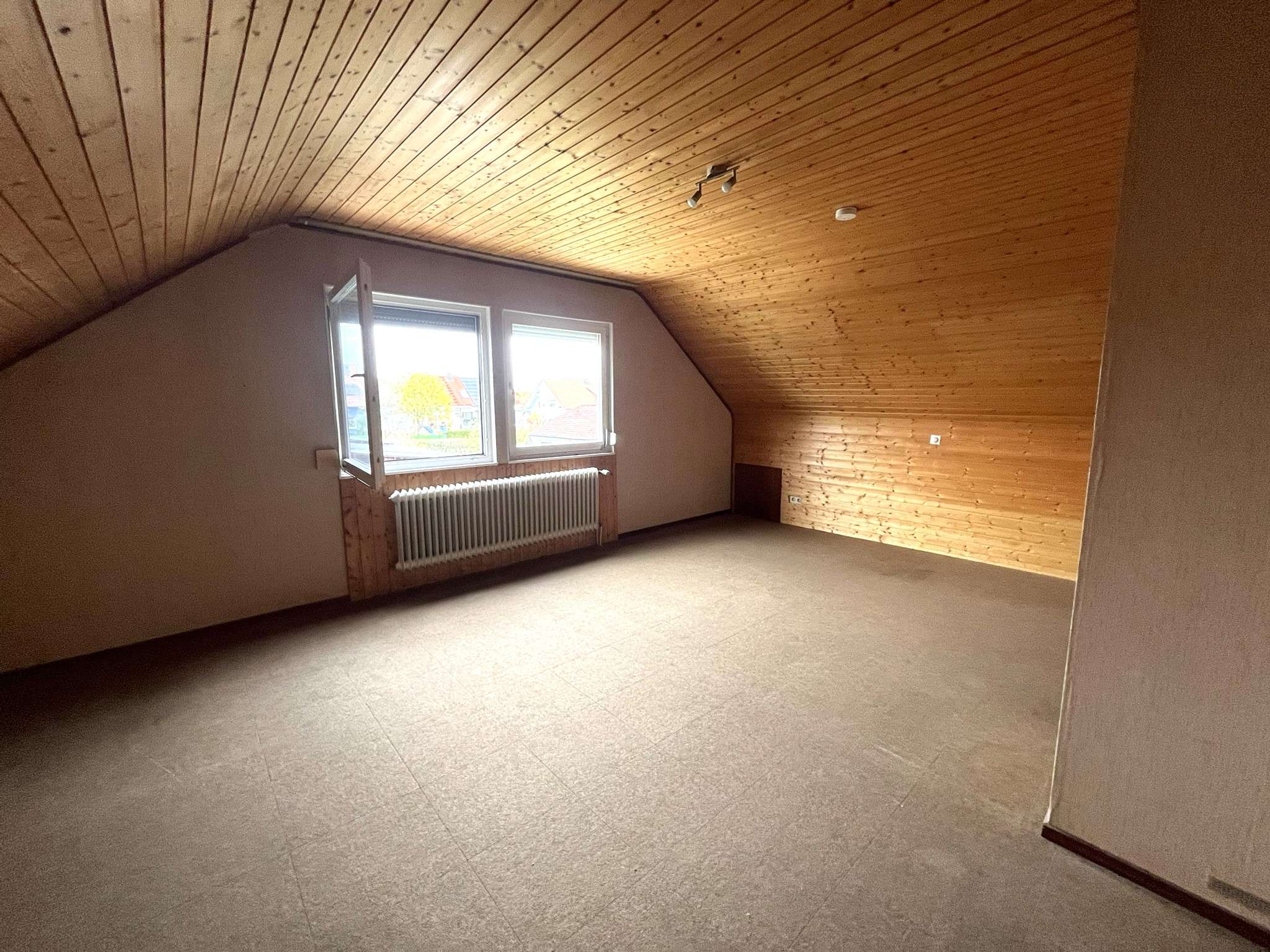 Immobilie in Durlangen - Schönes EFH mit ELW und großem Garten in ruhiger Lage - Bild 3