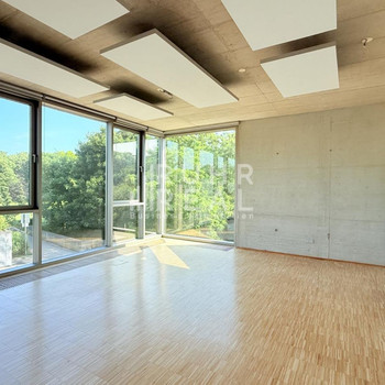 Ab sofort verfügbar | Loftbüro | Ausreichend Stellplätze