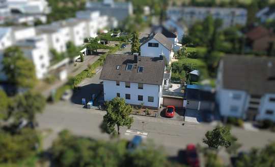 Attraktives Mehrfamilienhaus in Karlsruhe-Neureut mit traumhaftem Garten und Doppelgarage