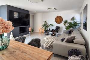 Raum & Design: 4,5 Zi-Penthouse-Maisonette. Kamin. Dachterrasse. Loggia. 3 Bäder. Garage. – 40489 Angermund, Düsseldorf – Vorschaubild 2