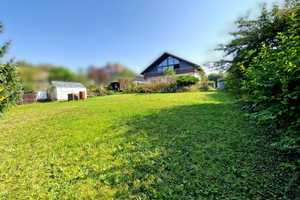 Zweifamilienhaus mit Traumgarten, 2 Garagen, Pool, ausgebautem Souterrain und schöner Aussicht – Wetteraukreis – Vorschaubild 2