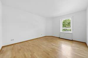 115 m² Wohn-/Nutzfläche -  Einladende 2,5-Zimmer-Maisonettewohnung mit großzügigem hellem Hobbyraum – Die vollständige Adresse der Immobilie erhältst du vom Anbieter., 80997 Allach, München – Vorschaubild 5