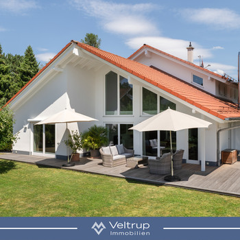 FREIRAUM FÜR ALLES, WAS ZÄHLT: ELEGANTES ZUHAUSE AUF GROSSEM GRUNDSTÜCK AM WÖRTHSEE