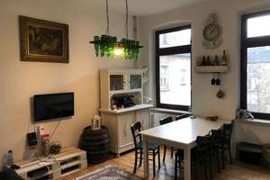 Sanierte Altbauwohnung mit Dielenböden und zwei Balkonen in herrschaftlichem Altbau!