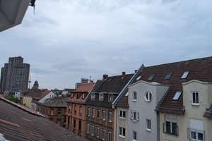 Schöne, helle Dachgeschosswohnung nahe altem Messplatz mit Tageslichtbad