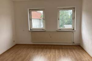 Frisch für Ihren Einzug renoviert - 2 Zimmer Wohnung in zentraler Lage von Salzgitter – Hirschgraben 17, 38226 Lebenstedt, Salzgitter – Vorschaubild 1