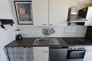 Wohnen im DG - frei ab 1.4.26  - zzgl. EBK *** Küche mit Balkon - Bad mit Fenster – Orthstraße 17, 9131 Hilbersdorf, Chemnitz – Vorschaubild 2