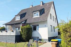 Großzügiges Ein- bis Zweifamilienhaus mit Garage und Garten! – Die vollständige Adresse der Immobilie erhältst du vom Anbieter., 95500 Heinersreuth – Vorschaubild 1
