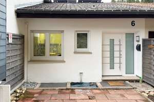 Gepflegtes, teilmöbliertes Reihenmittelhaus – Die vollständige Adresse der Immobilie erhältst du vom Anbieter., 78141 Schönwald im Schwarzwald – Vorschaubild 1