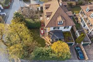 Stilvolle Doppelhaushälfte mit Einfamilienhaus-Charakter und toskanischem Flair in Pullach – Die vollständige Adresse der Immobilie erhältst du vom Anbieter., 82049 Pullach im Isartal – Vorschaubild 2