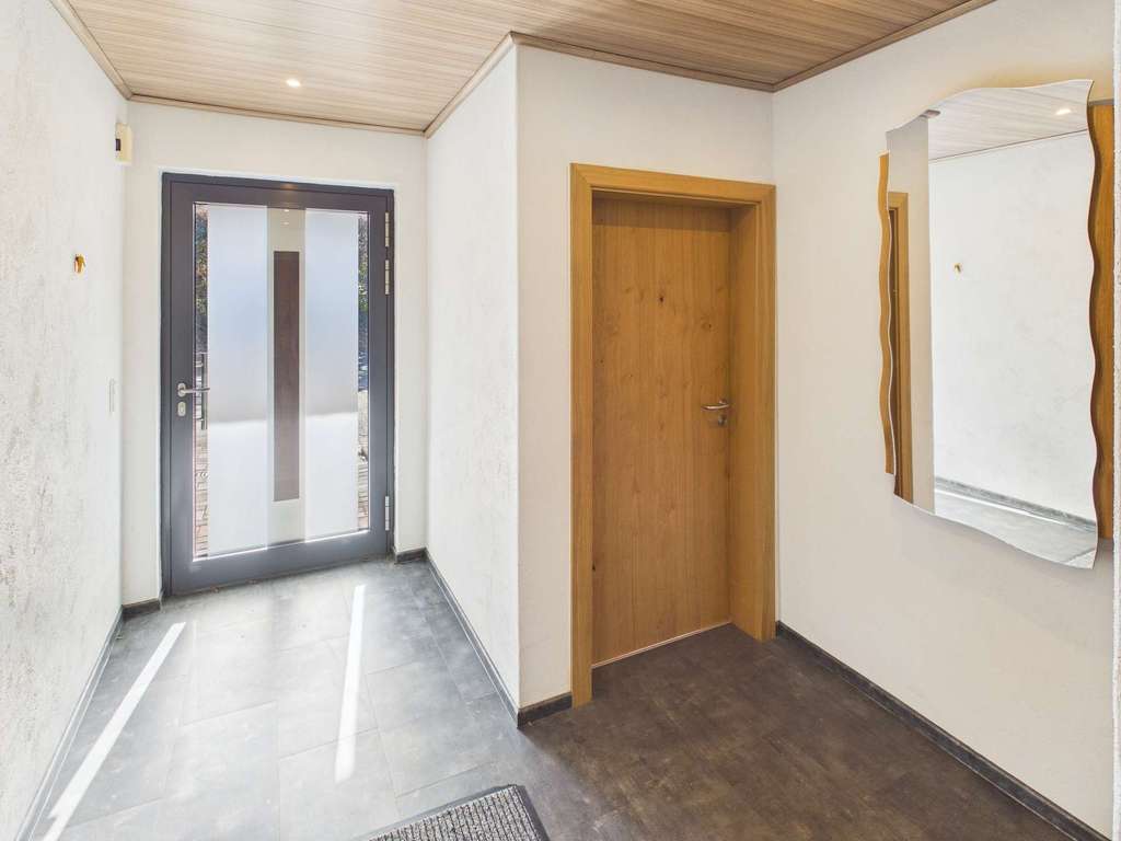 Immobilie in Philippsthal - Großzügiges Einfamilienhaus mit Einliegerwohnung, Kamin und großem Grundstück in Philippsthal - Bild 4