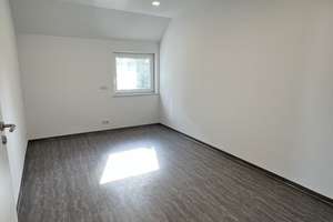Erstbezug nach hochwertiger Renovierung – Stilvolle 4-Zimmer-Altbauwohnung mit Blick über Feuerbach – Die vollständige Adresse der Immobilie erhältst du vom Anbieter., 70469 Feuerbach-Mitte, Stuttgart – Vorschaubild 9