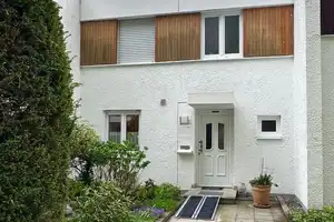 **Sonniger Garten - lichtdurchflutetes Haus - kein Sanierungsstau!!** – München (Kreis) – Vorschaubild 1