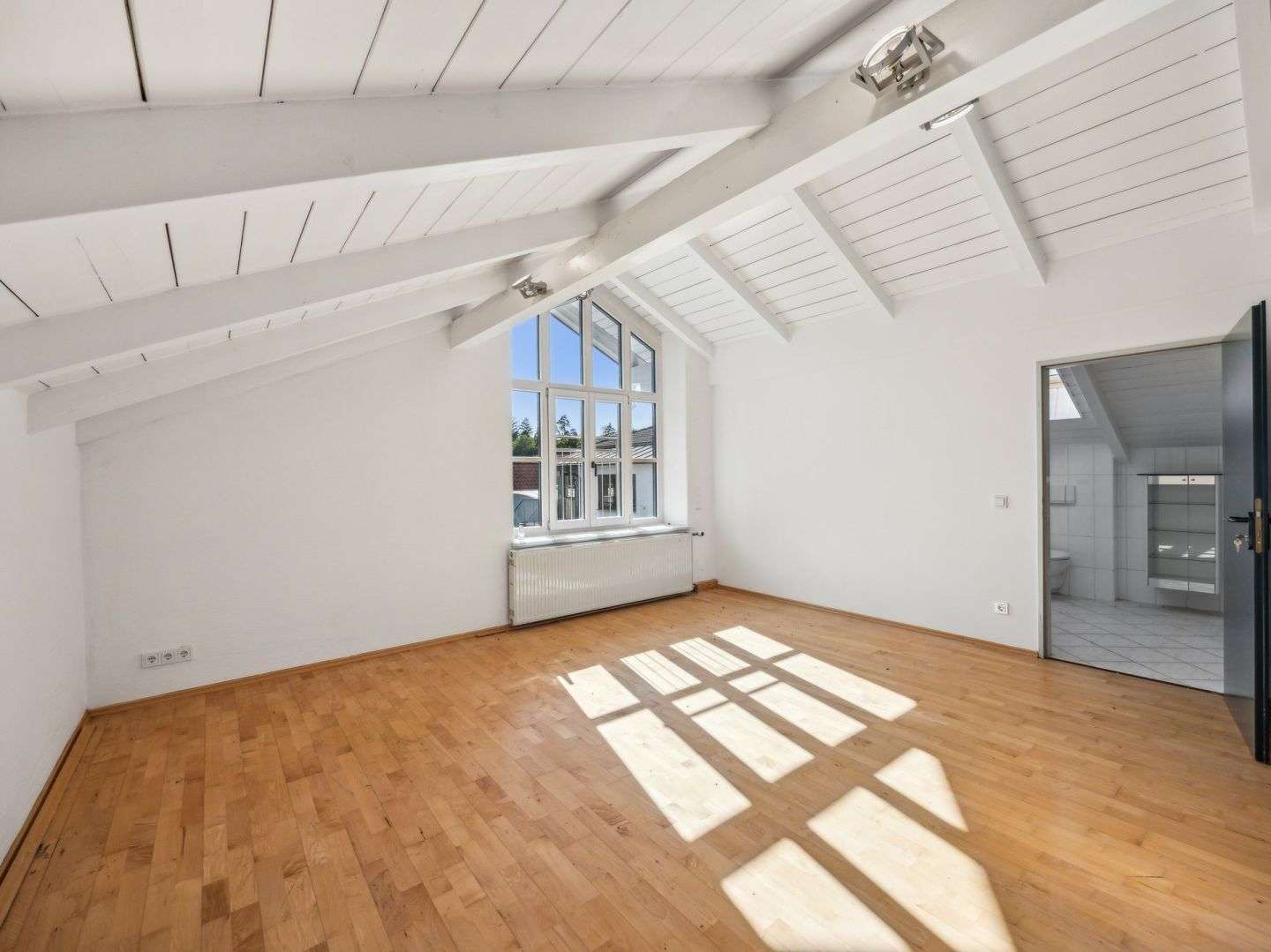 Immobilie in Aschau am Inn - Modernisiertes Mehrparteienhaus mit Büros in Aschau-Werk - Bild 3