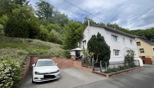 Bild von Zweifamilienhaus mit großem Garten und Südausrichtung