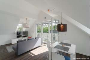 Freie, sonnige DG-Wohnung mit EBK, Balkon, Laminat und Duplexparker | WAGNER IMMOBILIEN