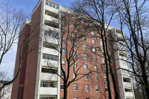 Attraktive 3-Zimmer-Wohnung mit Balkon und Weitblick – gepflegt und gut vermietet – Die vollständige Adresse der Immobilie erhältst du vom Anbieter., 81243 Aubing-Süd, München – Vorschaubild 2