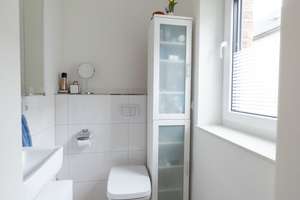 Neuwertiges 6-Zimmer Reihenmittelhaus in Norderstedt nahe Hamburger Grenze – Die vollständige Adresse der Immobilie erhältst du vom Anbieter., 22850 Norderstedt – Vorschaubild 8