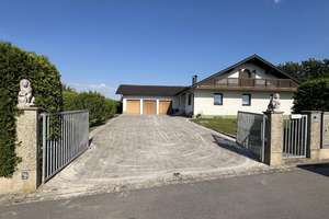 Großzügiger Bungalow mit Traumgrundstück, Dreifachgarage in Markt Eichendorf - provisionsfrei – Die vollständige Adresse der Immobilie erhältst du vom Anbieter., 94428 Eichendorf – Vorschaubild 3