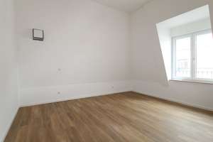 ** Helle 4 Zimmer im Dachgeschoss * offene Küche mit EBK * 2 Bäder * Loggia! – Beckerstraße 3, 4179 Neulindenau, Leipzig – Vorschaubild 12