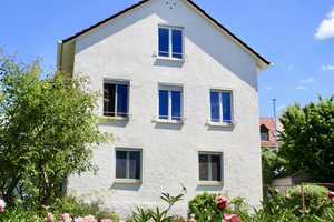 Seltenheit! Mehrfamilienhaus in Stuttgart-Sillenbuch mit Sonnengarten und zwei Garagen – Stuttgart – Vorschaubild 1