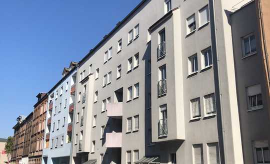 Traumhafte 2 ZKB im DG mit Grünanlage mitten im Zentrum Bj 1994!!