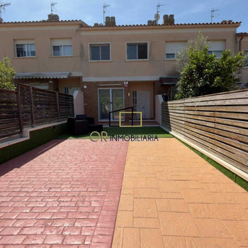 Spektakuläres Haus mit Garten und Gemeinschaftspool