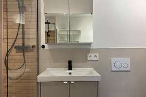 Charmante, hochwertig sanierte, vollmöblierte 1-Zimmer-Wohnung (46 m²) in Wiesbaden zu vermieten – Erich-Ollenhauer-Straße 34 f, 65187 Biebrich, Wiesbaden – Vorschaubild 2