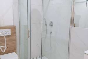 Stilvolles möbliertes 1-Zimmer Apartment mit Balkon in Wiesbaden Westend – Die vollständige Adresse der Immobilie erhältst du vom Anbieter., 65195 Nordost, Wiesbaden – Vorschaubild 8