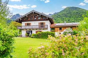 Rarität: 
2014 liebevoll kernsaniertes Anwesen im Landhaus-Stil mit Alpenblick in malerischer Lage – Die vollständige Adresse der Immobilie erhältst du vom Anbieter., 83259 Schleching – Vorschaubild 1