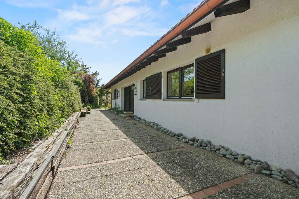 Immobilie in Tengen - Grosszügige, gepflegte Villa in Aussichtslage und Grenzlage zur Schweiz - Bild 2