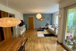 Familienfreundliche, helle, modernisierte 4-Zimmer-Wohnung mit Terrasse, Balkonen und EBK
