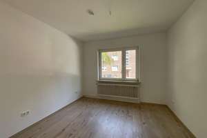 Renovierte 3-Zimmer-Wohnung mit Wanne und Dusche in Wilhelmshaven City zu sofort! – Kolberger Straße 26, 26382 Bant, Wilhelmshaven – Vorschaubild 2