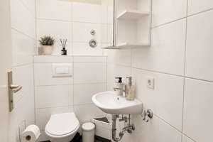 Provisionsfrei! Kreuzberg draußen. Ruhe drinnen. Helle 4-Zimmer-Altbauwohnung am Oranienplatz! – Luckauer Straße 13, 10969 Kreuzberg, Berlin – Vorschaubild 9
