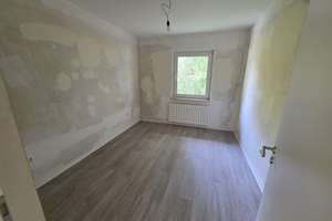 Frisch saniert, ab sofort, tolle Wohnung in Reisholz - mit Balkon – Paul-Thomas-Str. 82, 40599 Reisholz, Düsseldorf – Vorschaubild 2
