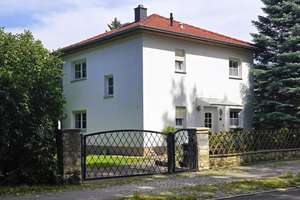 Einziehen und Wohlfühlen – repräsentative Stadtvilla auf Eckgrundstück Dorfkern Alt-Lankwitz    
 – Die vollständige Adresse der Immobilie erhältst du vom Anbieter., 12247 Lankwitz, Berlin – Vorschaubild 1
