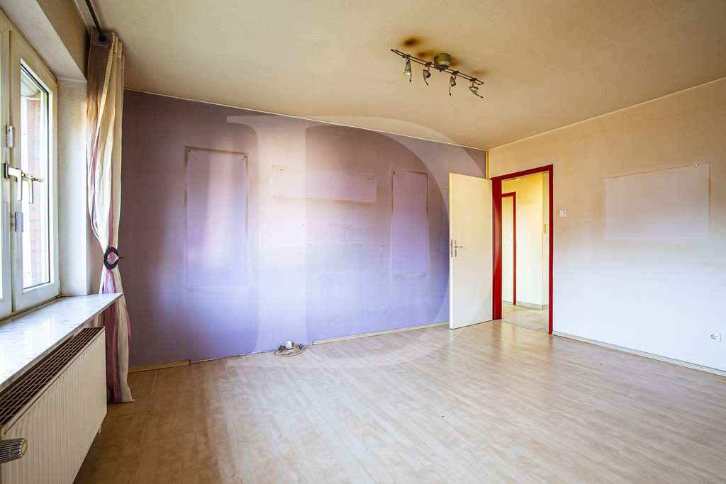 Immobilie in Leer - Investitionschance in Leer: Doppelhaushälfte mit Sanierungsbedarf - Bild 1