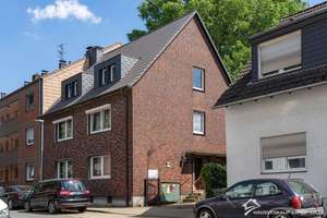 Großzügiges Mehrgenerationenhaus mit 3 Wohneinheiten, Pool, Sauna und 3 Garagen