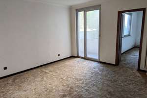 Freie Erdgeschosswohnung mit Balkon in Pempelfort ! Sanierungsprojekt für Handwerker & Investoren – 40479 Pempelfort, Düsseldorf – Vorschaubild 5