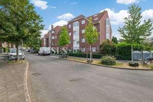 Helle Dachgeschosswohnung mit Loggia und viel zusätzlicher wohnlicher Nutzfläche im Dachgeschoss – Die vollständige Adresse der Immobilie erhältst du vom Anbieter., 40470 Rath, Düsseldorf – Vorschaubild 1