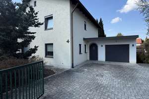 Charmantes Einfamilienhaus mit großem Garten (ca. 1.200 m²), Terrasse & Balkon – Nähe Ingolstadt – Die vollständige Adresse der Immobilie erhältst du vom Anbieter., 86558 Hohenwart – Vorschaubild 1