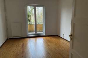 Dölitz-Dösen* tolle 2 Raum-Whg. mit Balkon * tlw. Dielenfußboden* Tageslichtbad mit Wanne