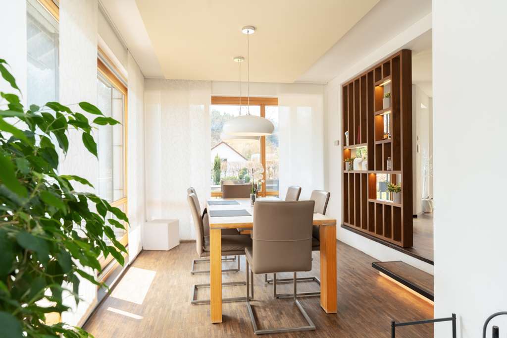 Immobilie in Deining - Exklusives Einfamilienhaus in Deining – Design, Ruhe und ein traumhafter Garten - Bild 3