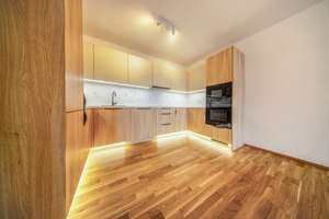 3-Zimmer-Wohnung mit Einbauküche und Blick aufs Grüne in Tech-Metropole Dresden – Leipziger Straße 35, 1097 Leipziger Vorstadt, Dresden – Vorschaubild 1